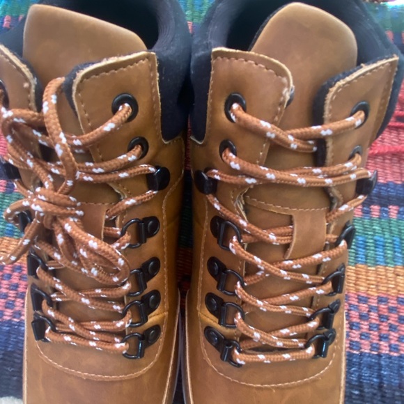 Brand new men’s tan leather shoes.  No brand name.  Size 44 European / 11 US - Picture 7 of 10